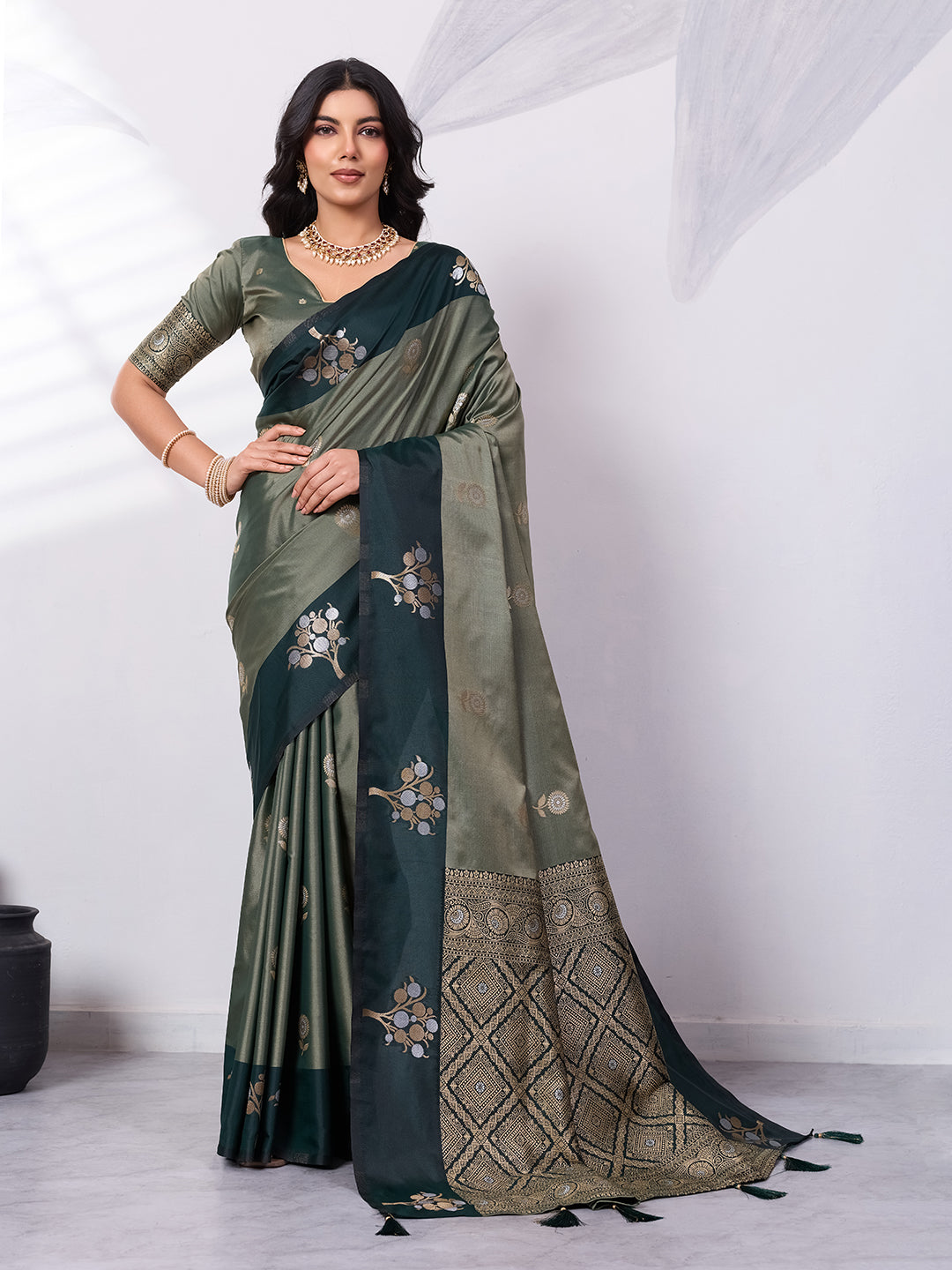 Banarasi Soft Silk Saree with Contrast Zari Border Main image