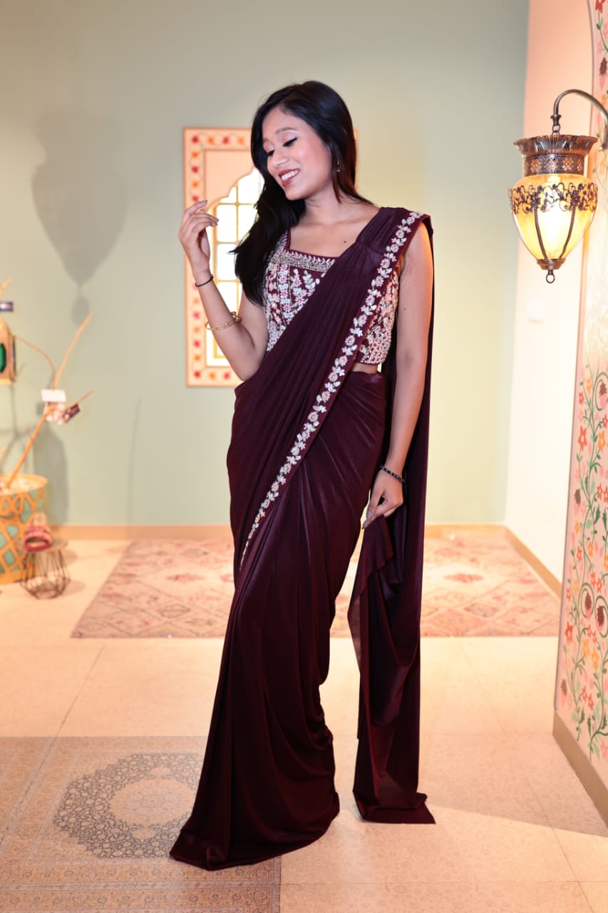 Glamorous Sangria Lycra Saree with Intricate Border