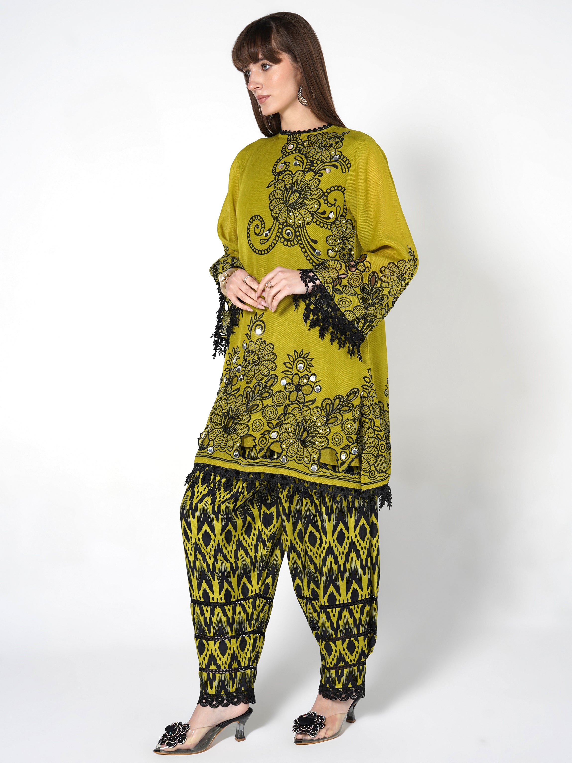 Embroidered Floral Kurta Set Main image