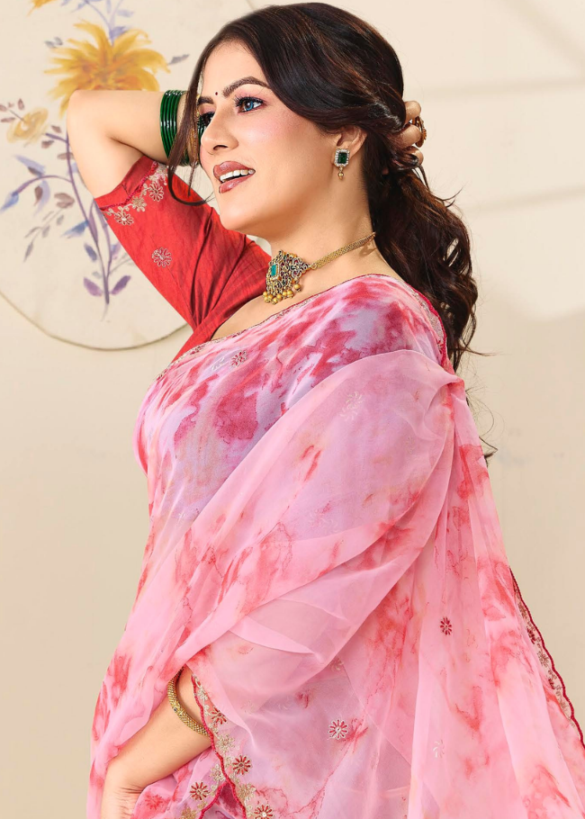 Floral Chiffon Printed Saree Secondary image
