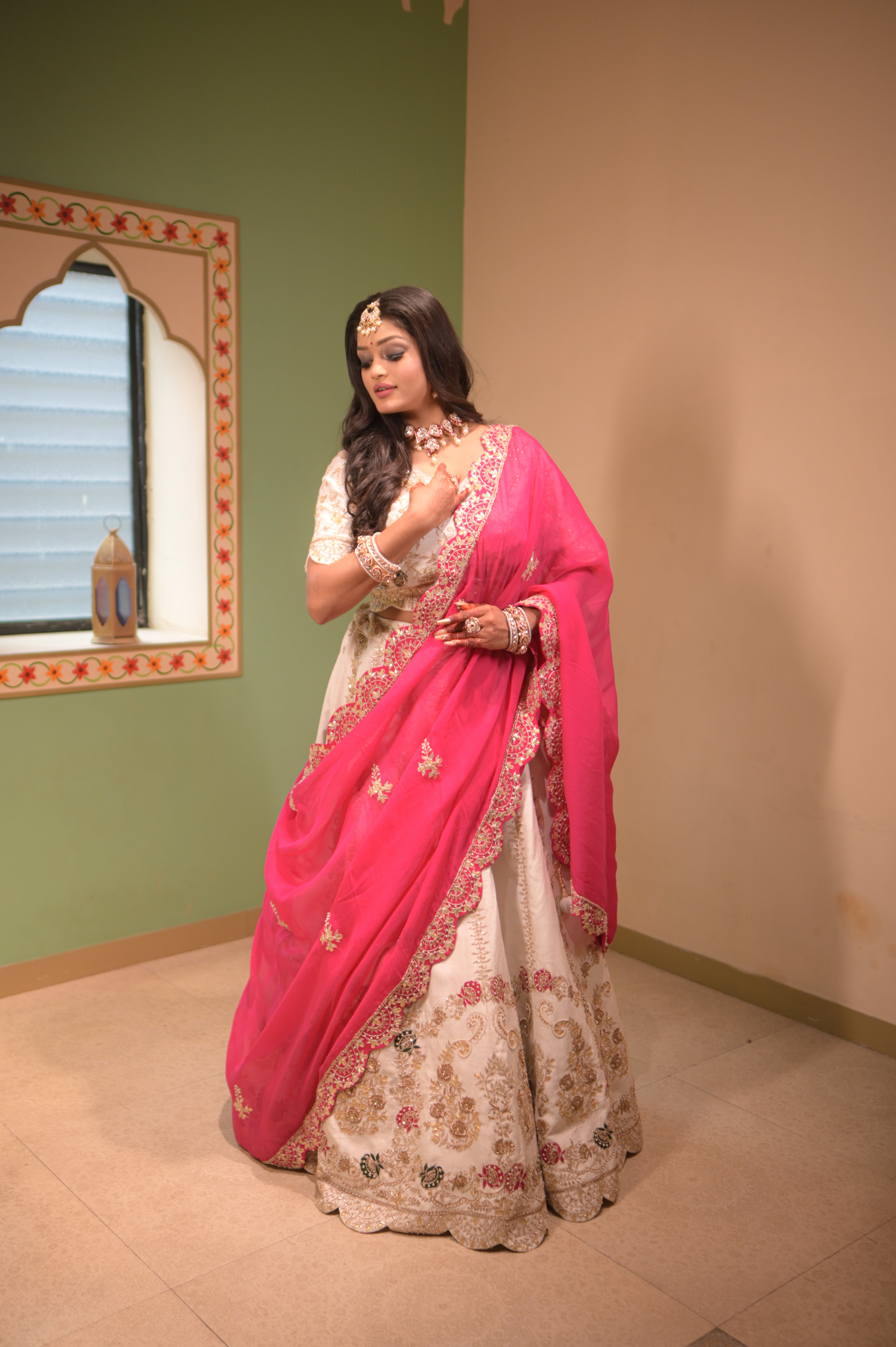 Gulabi Aura Lehenga (54 B-181)