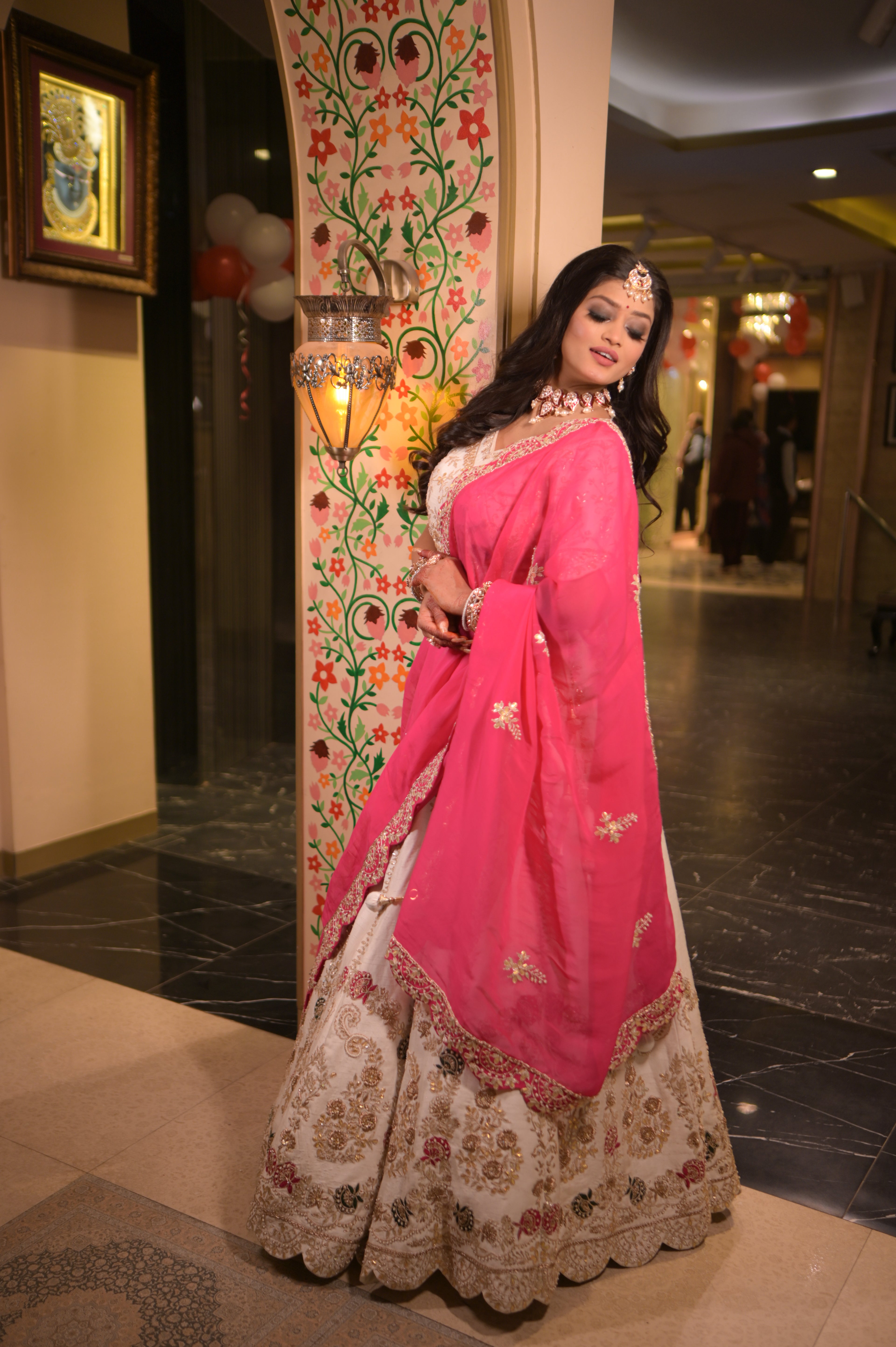 Gulabi Aura Lehenga (54 B-181)