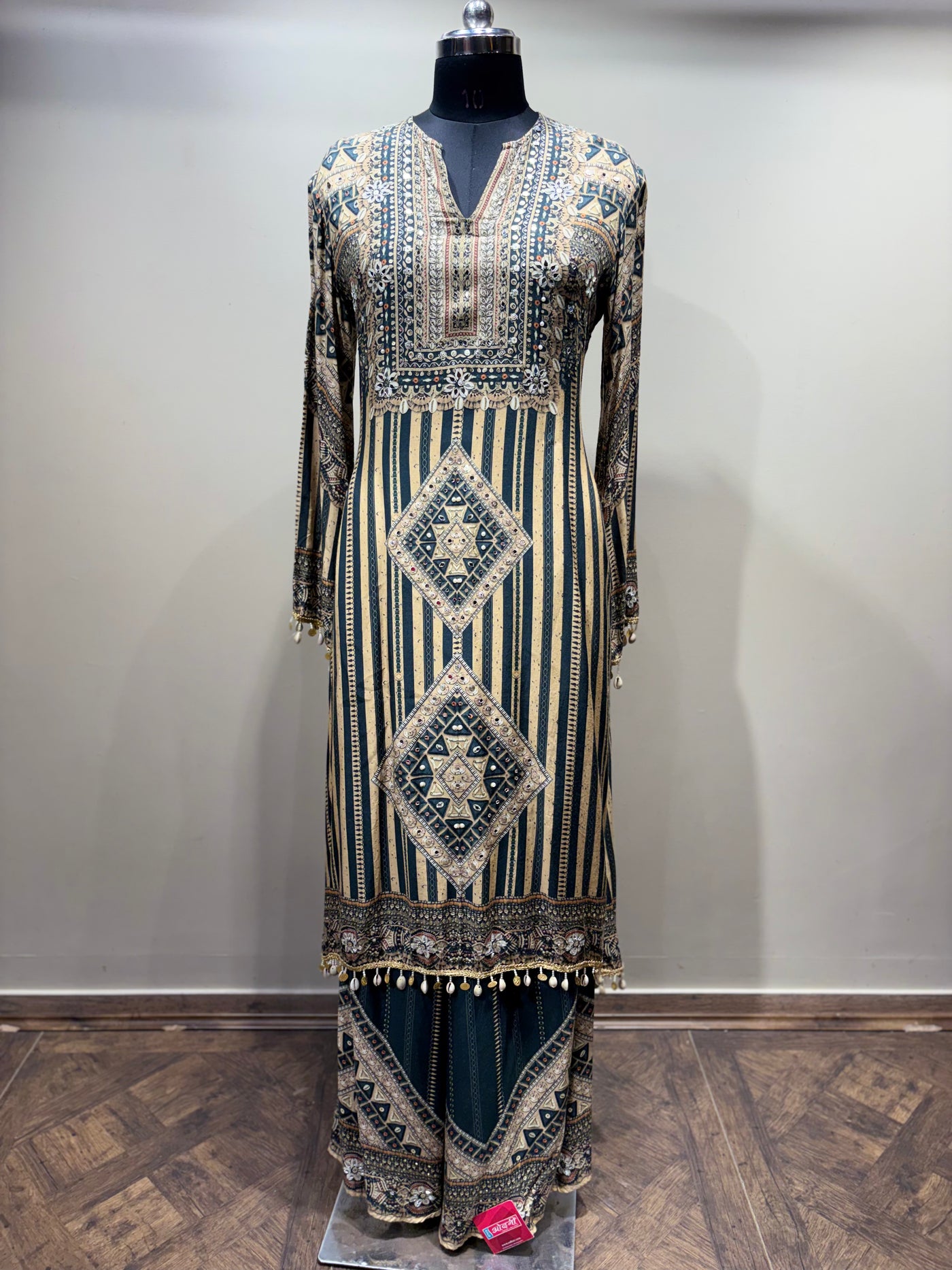 Geometric & Striped Printed Kurti Set with Solid Dupatta (93 D-10)