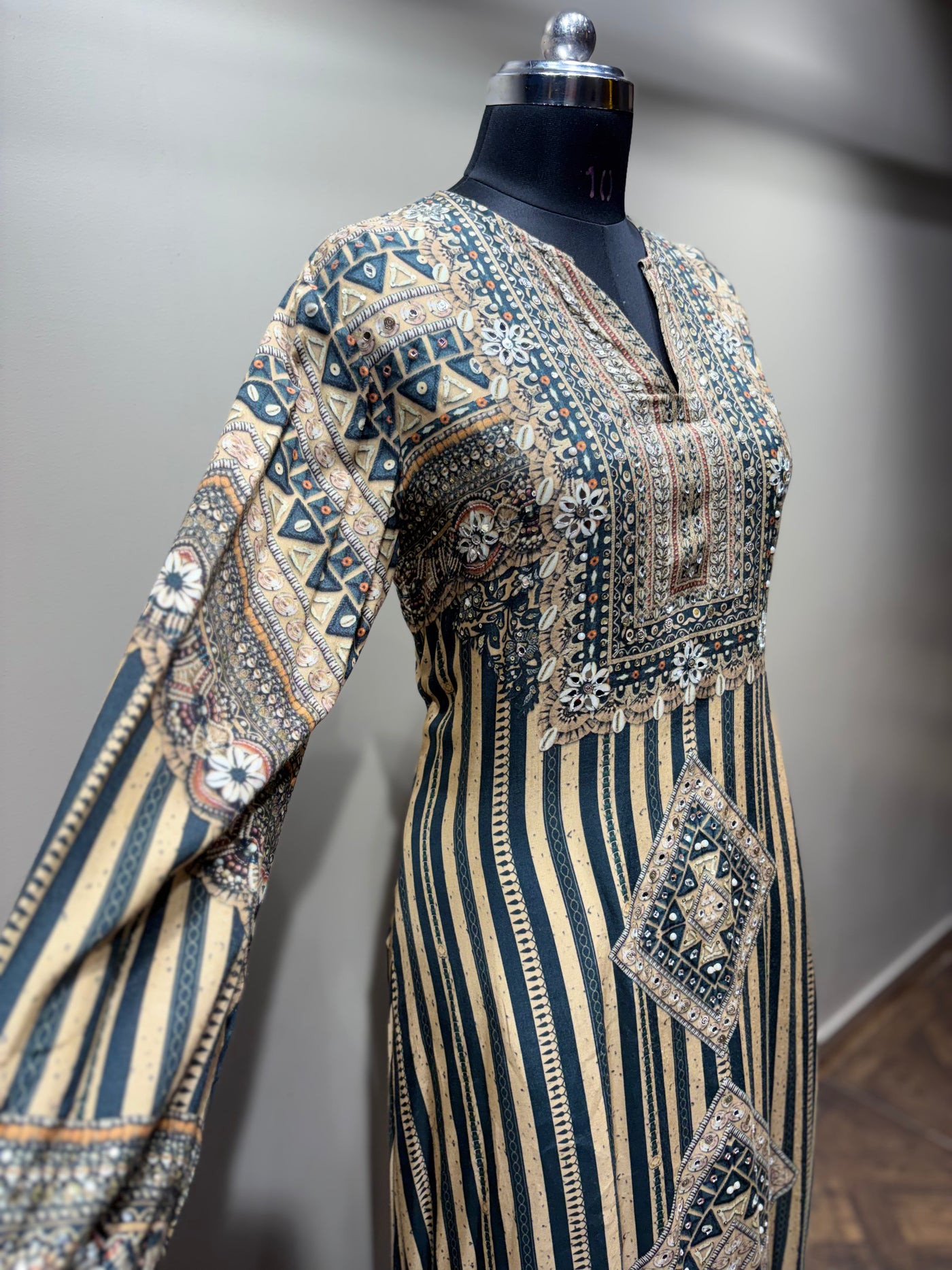 Geometric & Striped Printed Kurti Set with Solid Dupatta (93 D-10)