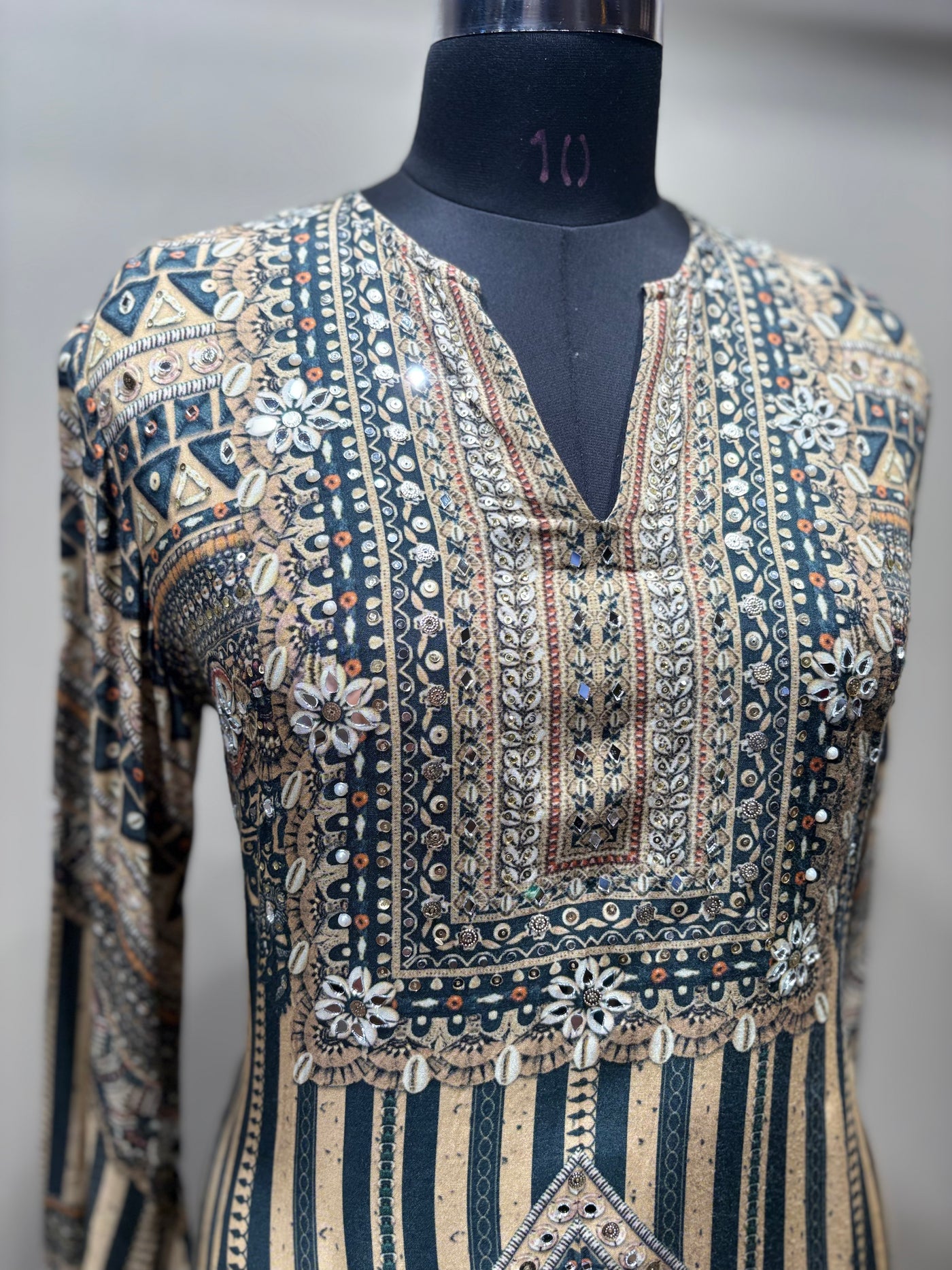 Geometric & Striped Printed Kurti Set with Solid Dupatta (93 D-10)