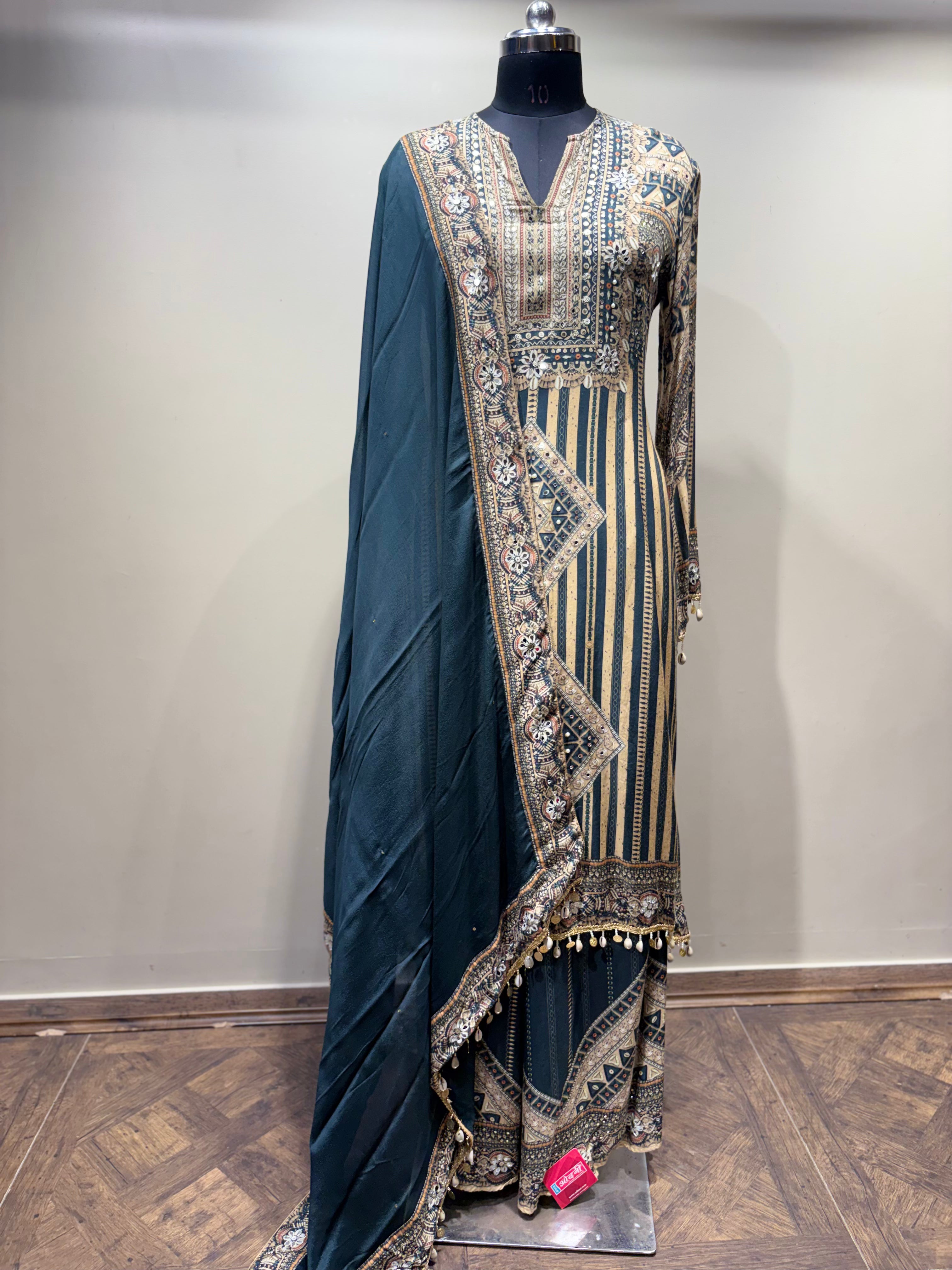 Geometric & Striped Printed Kurti Set with Solid Dupatta (93 D-10) Main image