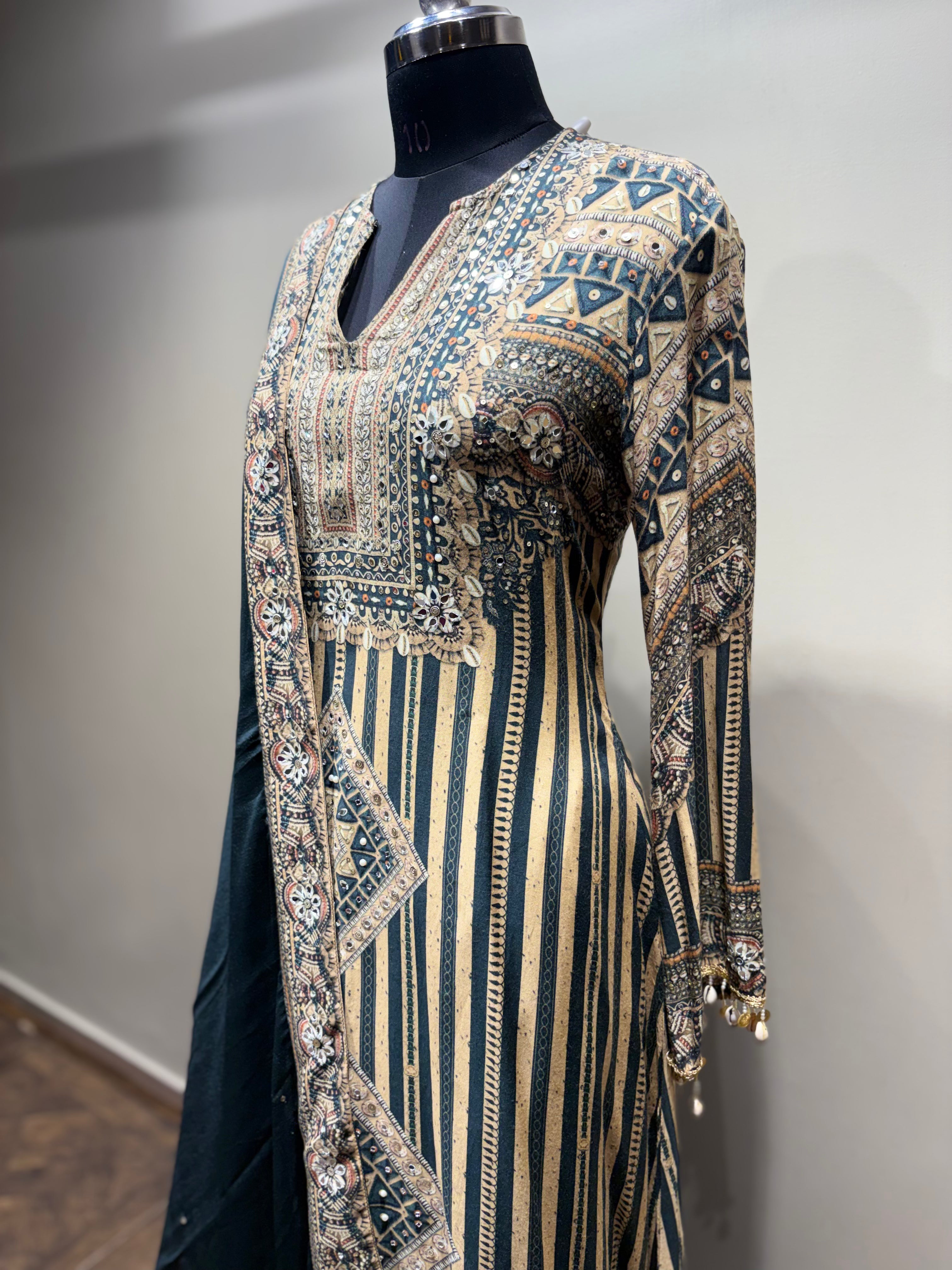 Geometric & Striped Printed Kurti Set with Solid Dupatta (93 D-10)