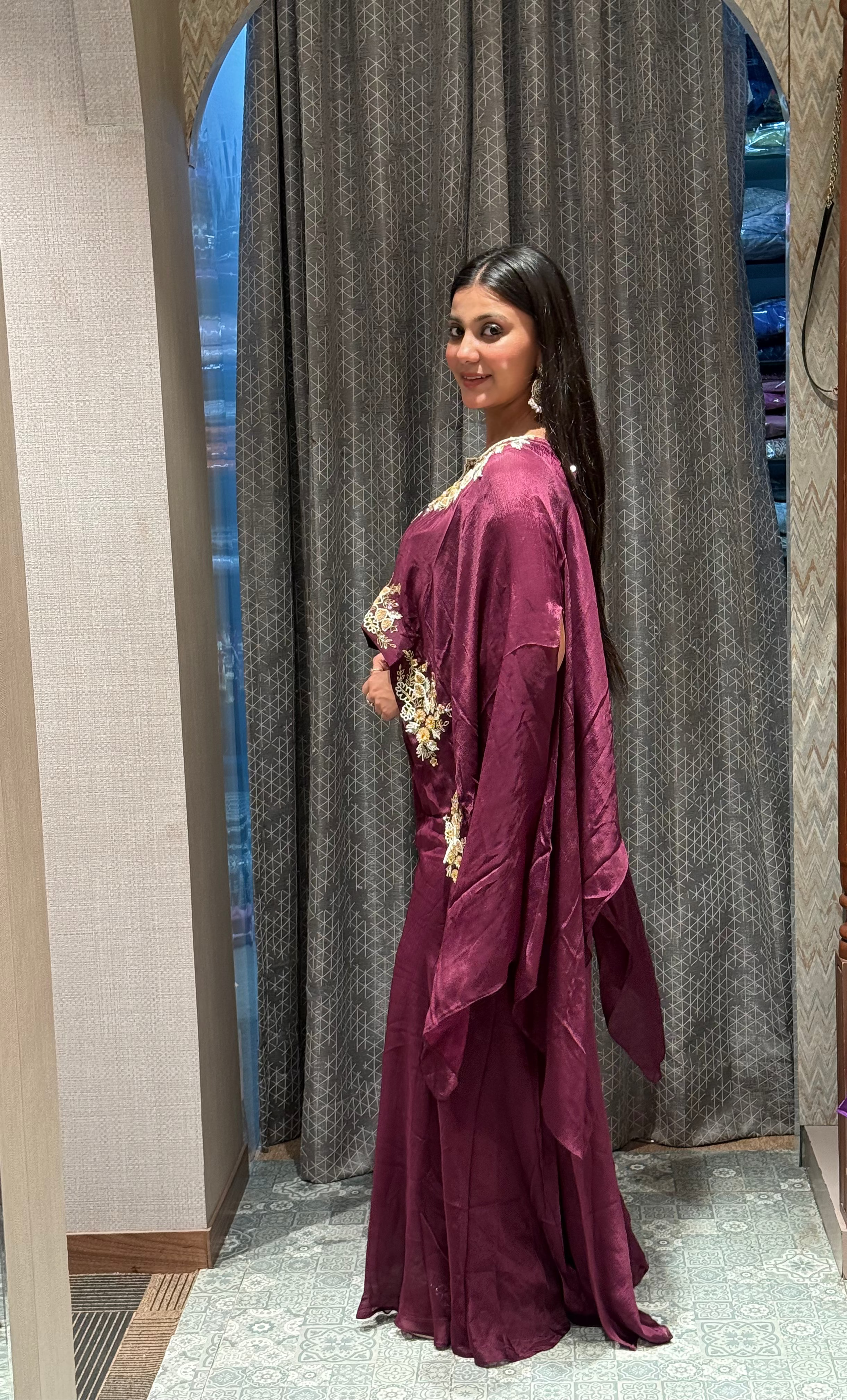 Luxurious Wine with Gold Embellishment (2222 GS-151)