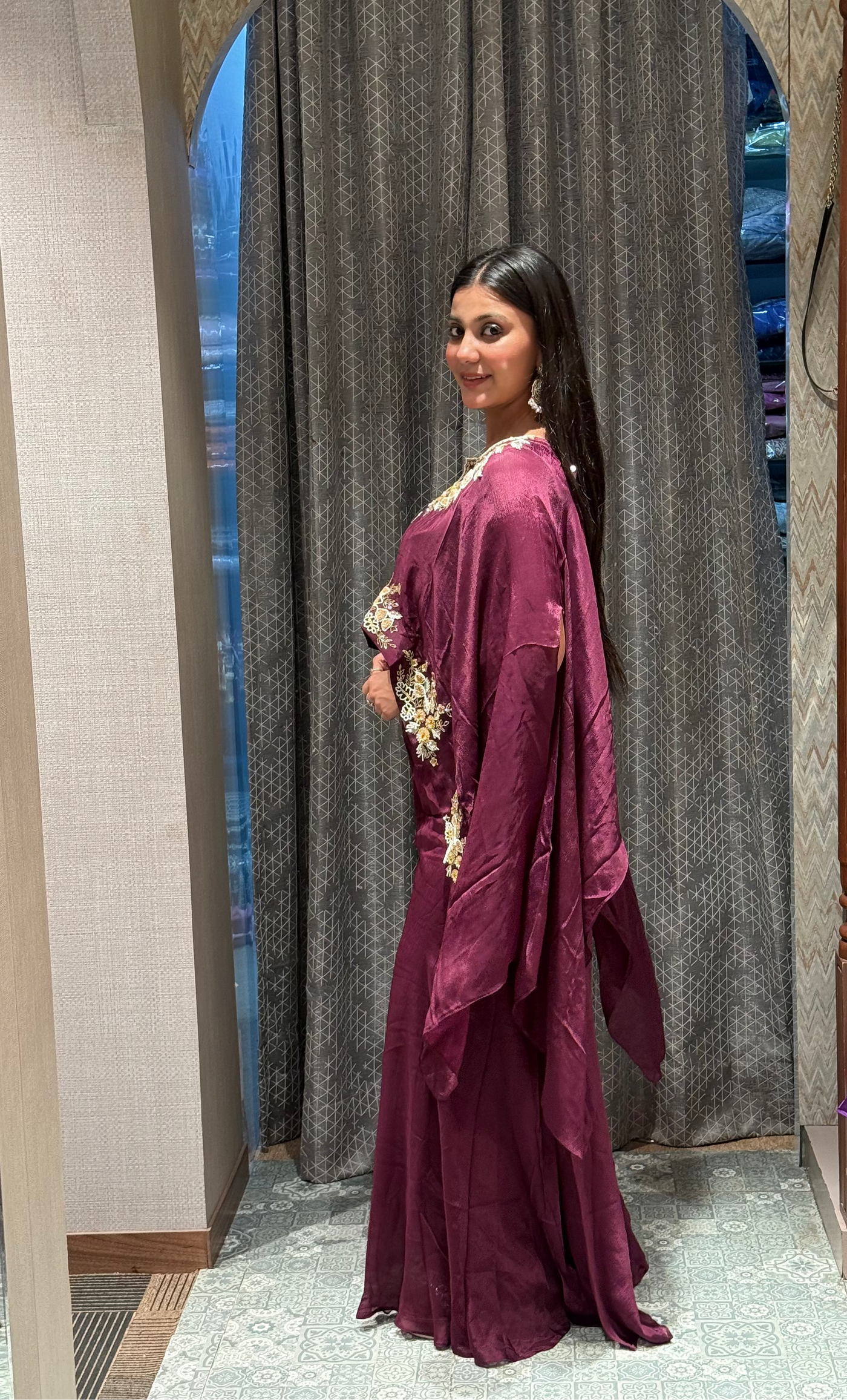 Luxurious Wine with Gold Embellishment (2222 GS-151)