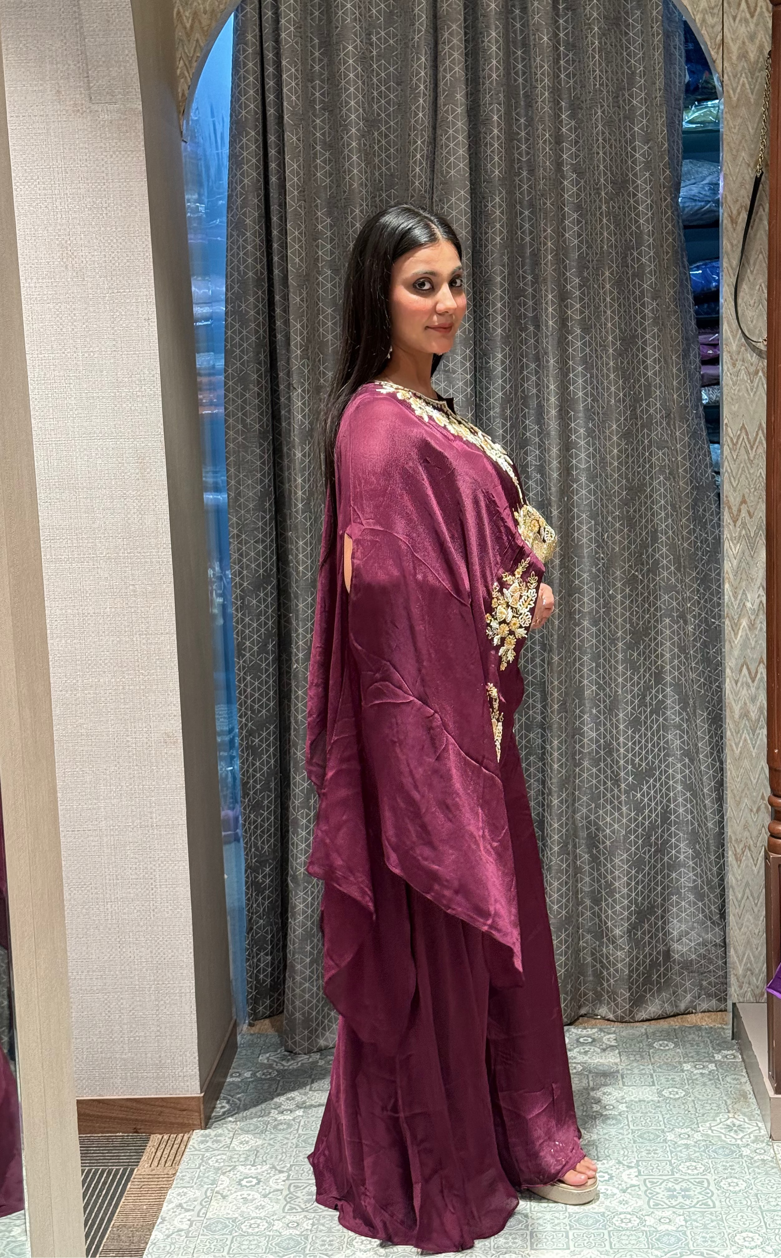 Luxurious Wine with Gold Embellishment (2222 GS-151)