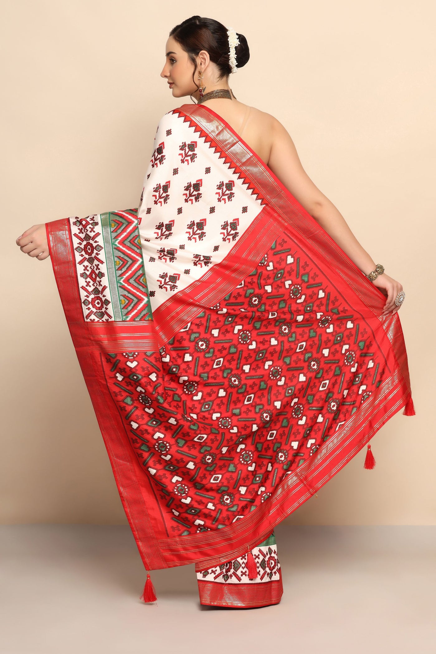 Dynamic Fusion: White & Red Silk Saree with Geometrical Motif