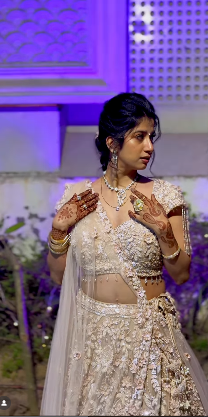 Enchanted White lehenga (DM-51 D-101)