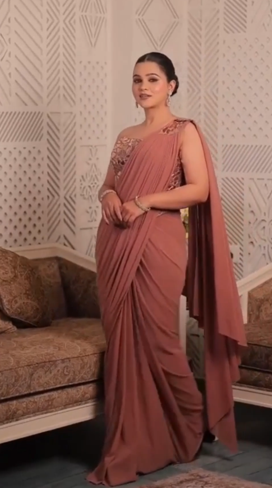 Modern Pre-Stitched Drape Main image