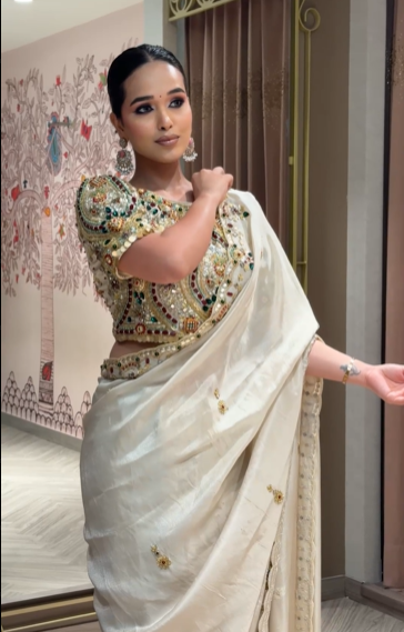 Champagne Pearl Saree with Jewel-Encrusted Blouse Secondary image