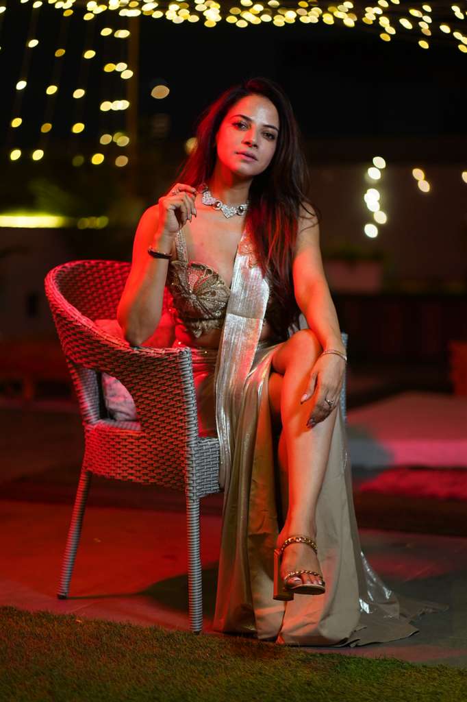 Liquid Gold Pre-Draped Saree ( 1813 M-35)