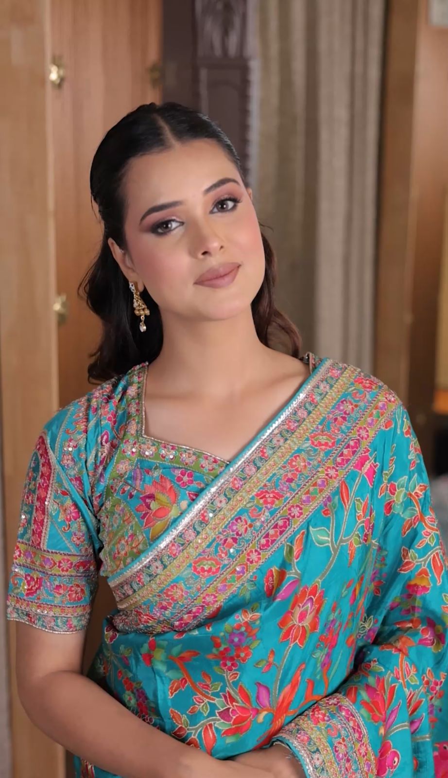 Vibrant Turquoise Floral Paithani-Style Silk Saree Secondary image