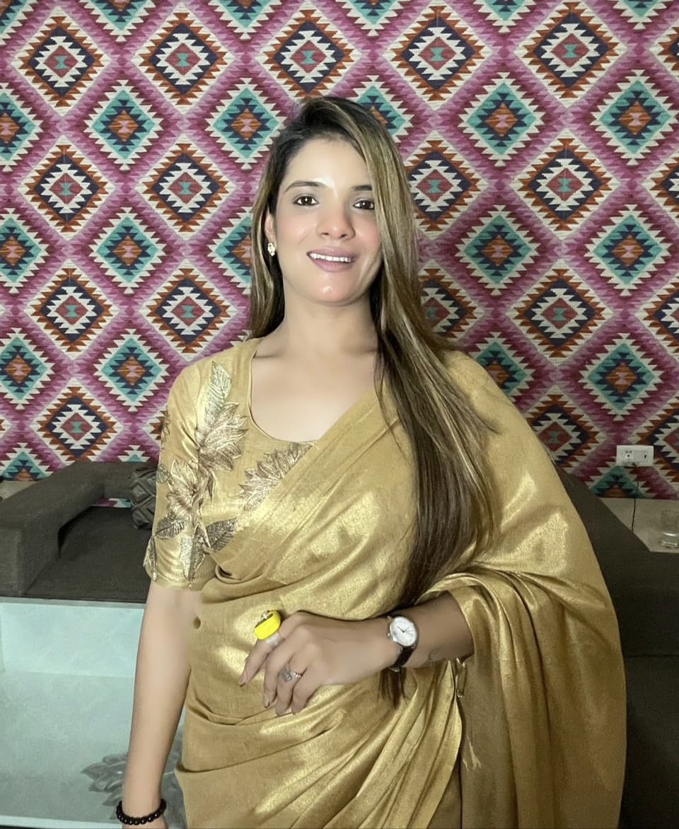 Elegant Antique Gold Tissue Silk Saree Secondary image