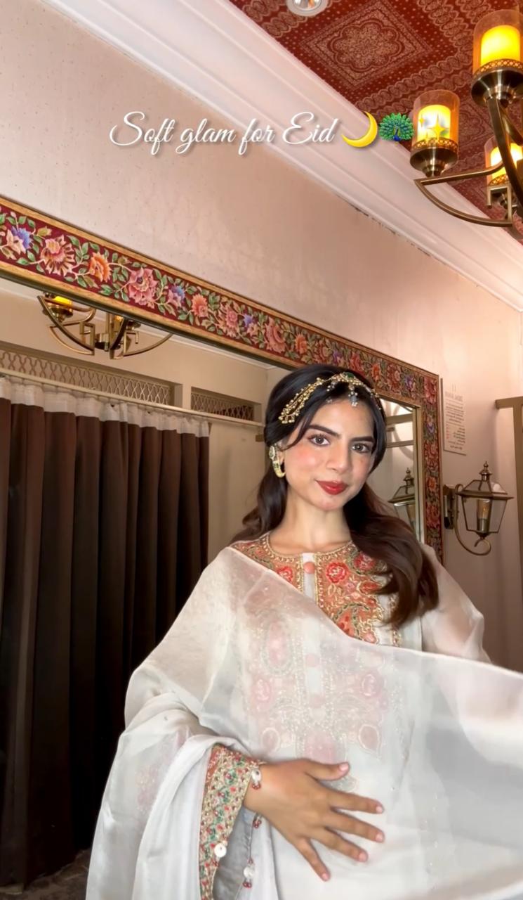 Elegant Embroidered Suit Set Secondary image