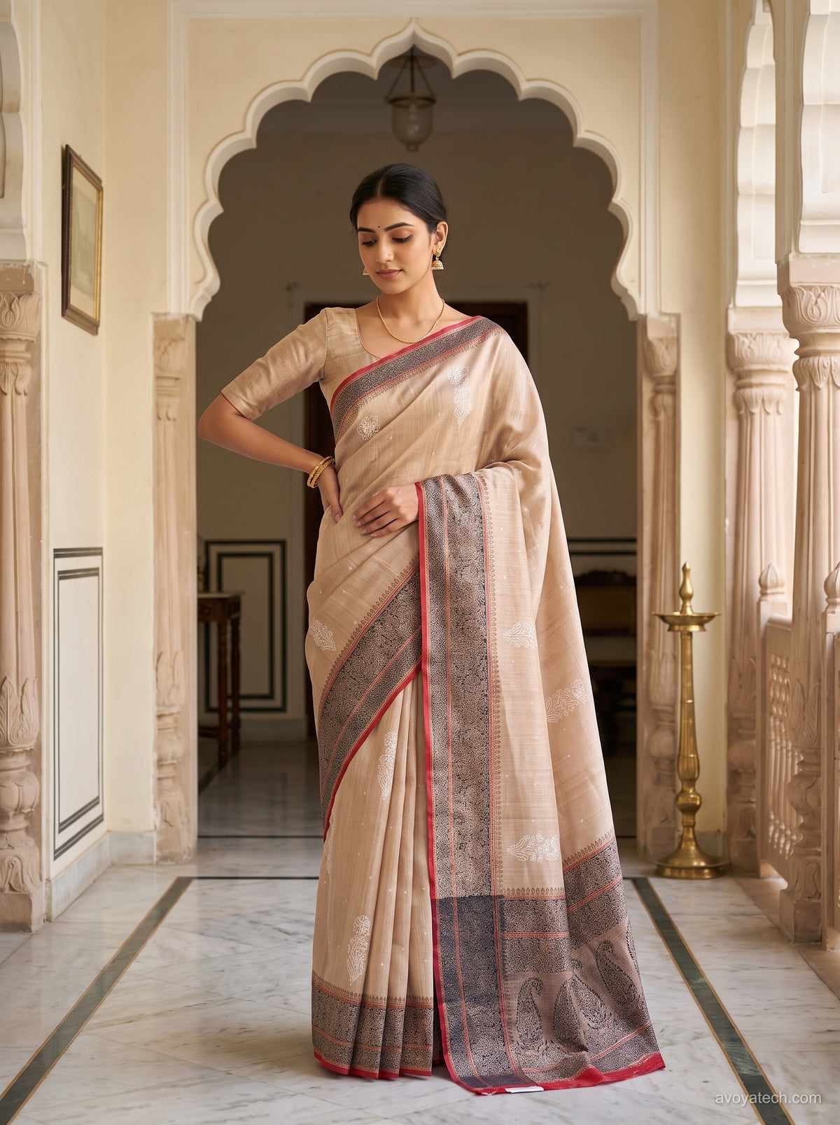 Cream & Pink Traditional Printed Saree Main image