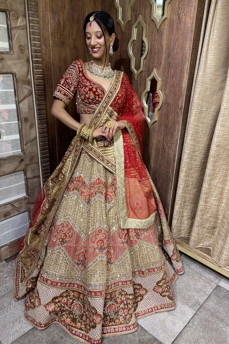 Swoon-Worthy Red-Golden Pakistani Bridal Gowns That Are A Perfect 10/10 |  WedMePlz